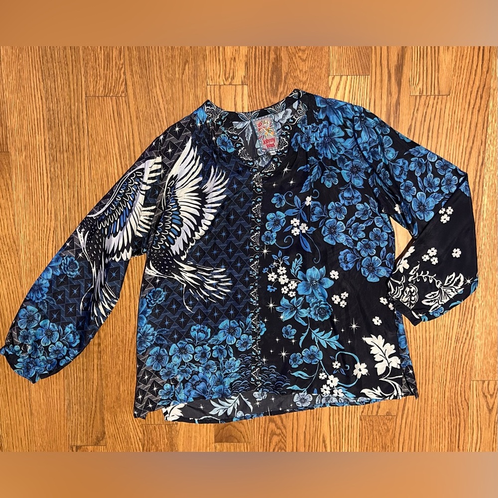 Johnny Was Phoenix Tate 100% Silk Boho Patchwork Top | Blue‎ Floral M - Picture 4 of 9